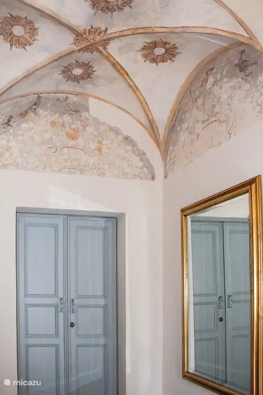 La sala con frescos de la villa.