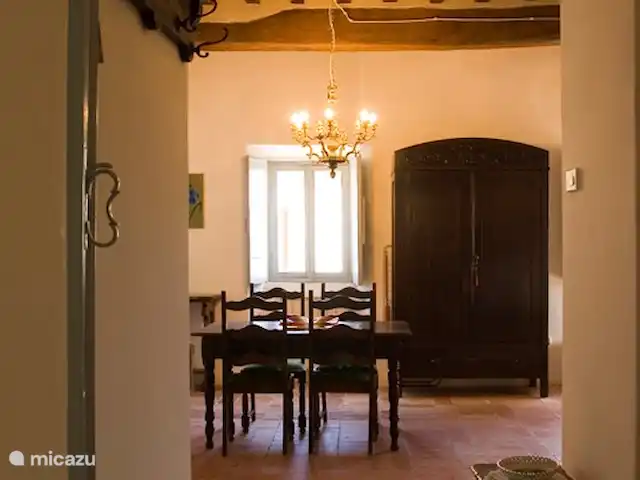 Fietsen, Italië, Marche, Arcevia, appartement Iris ingang