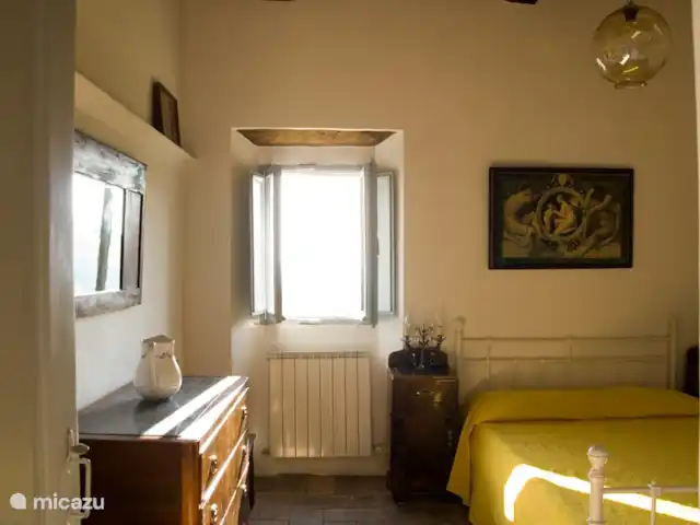 Fietsen, Italië, Marche, Arcevia, appartement Iris slaapkamer 1