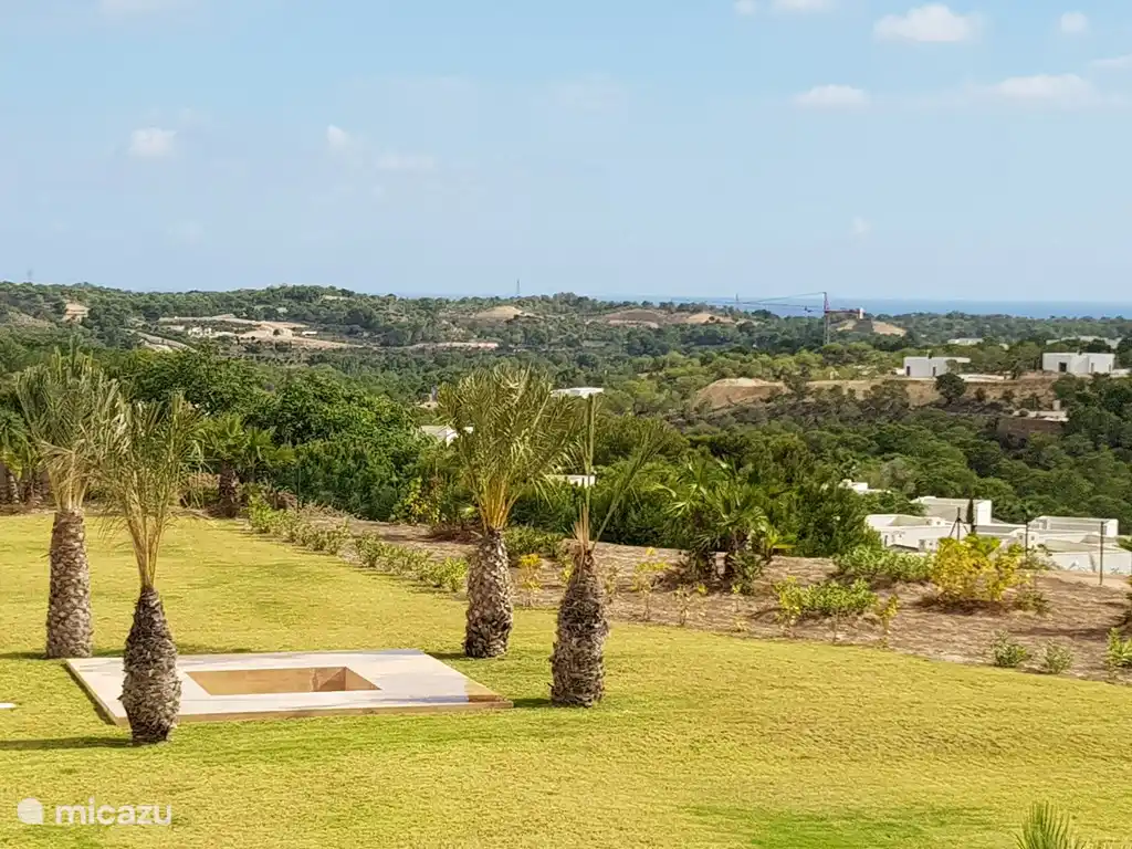 Vergezicht vanaf het terras.