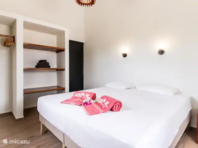 ABC Resort Curaçao A | Curaçao, Curaçao-Centre, Julianadorp - appartement Chambre 2 avec suffisamment d'espace de rangement
