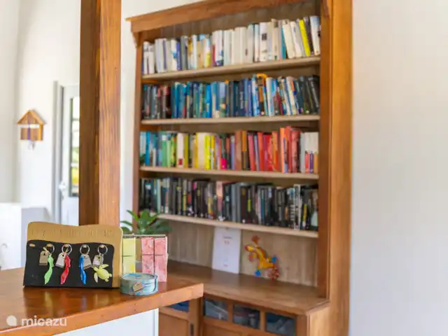 ABC Resort Curaçao A | Curaçao, Curaçao-Centre, Julianadorp - appartement Une bibliothèque privée à la réception