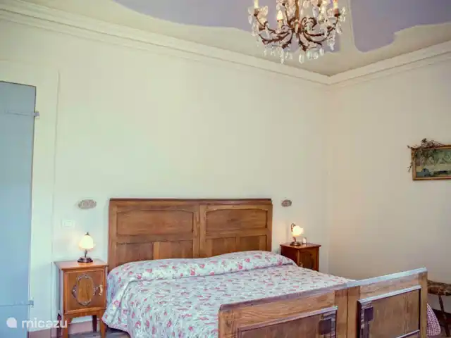 appartement huren in Italië, Marche, Arcevia – Rosa slaapkamer 1