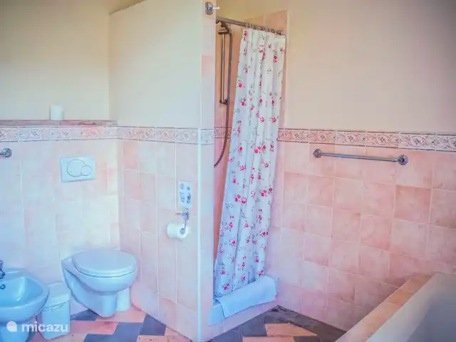 appartement huren in Italië, Marche, Arcevia – Rosa Badkamer