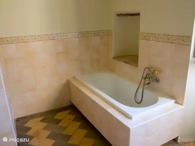 appartement huren in Italië, Marche, Arcevia – Rosa Badkamer