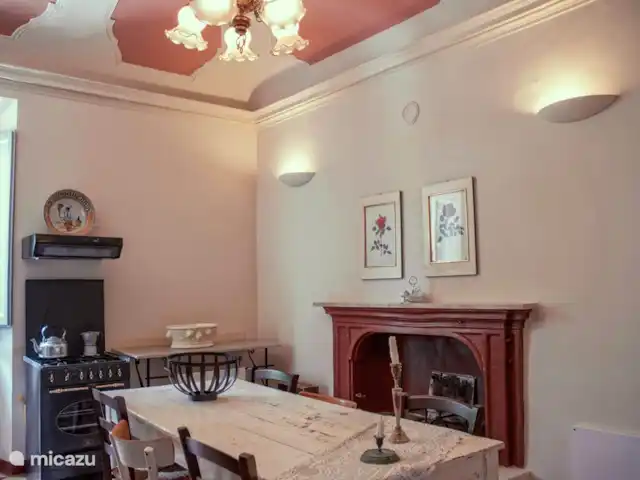 appartement huren in Italië, Marche, Arcevia – Rosa woonkeuken