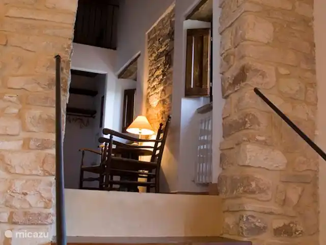 appartement huren in Italië, Marche, Arcevia – Primula van de keuken naar de slaapkamer