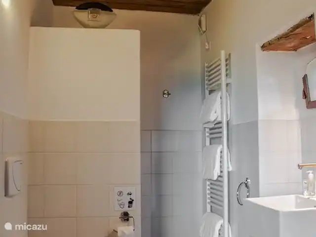 appartement huren in Italië, Marche, Arcevia – Primula badkamer