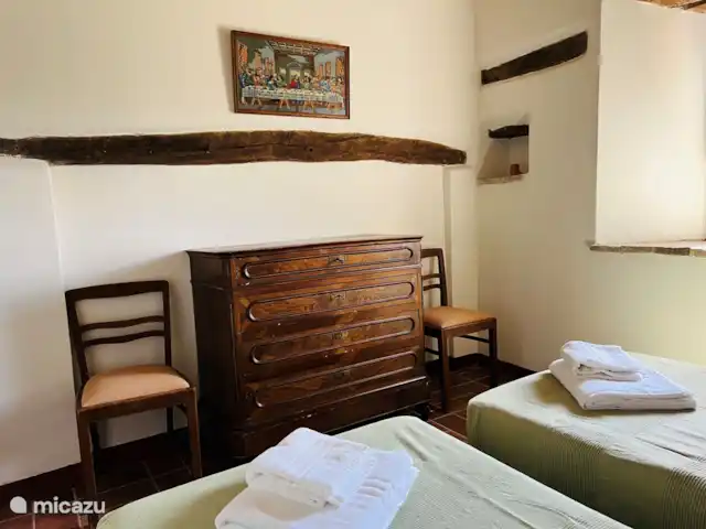 Fietsen, Italië, Marche, Arcevia, appartement Gelsomino Slaapkamer