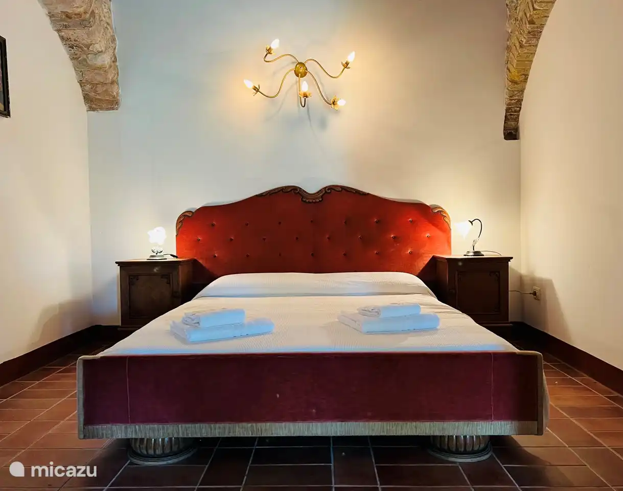 Alcoba romántica para dormir en la sala de estar