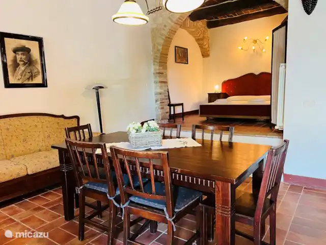 Fietsen, Italië, Marche, Arcevia, appartement Gelsomino Woonkeuken
