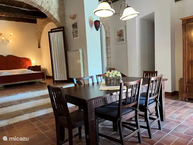 Fietsen, Italië, Marche, Arcevia, appartement Gelsomino Woonkeuken