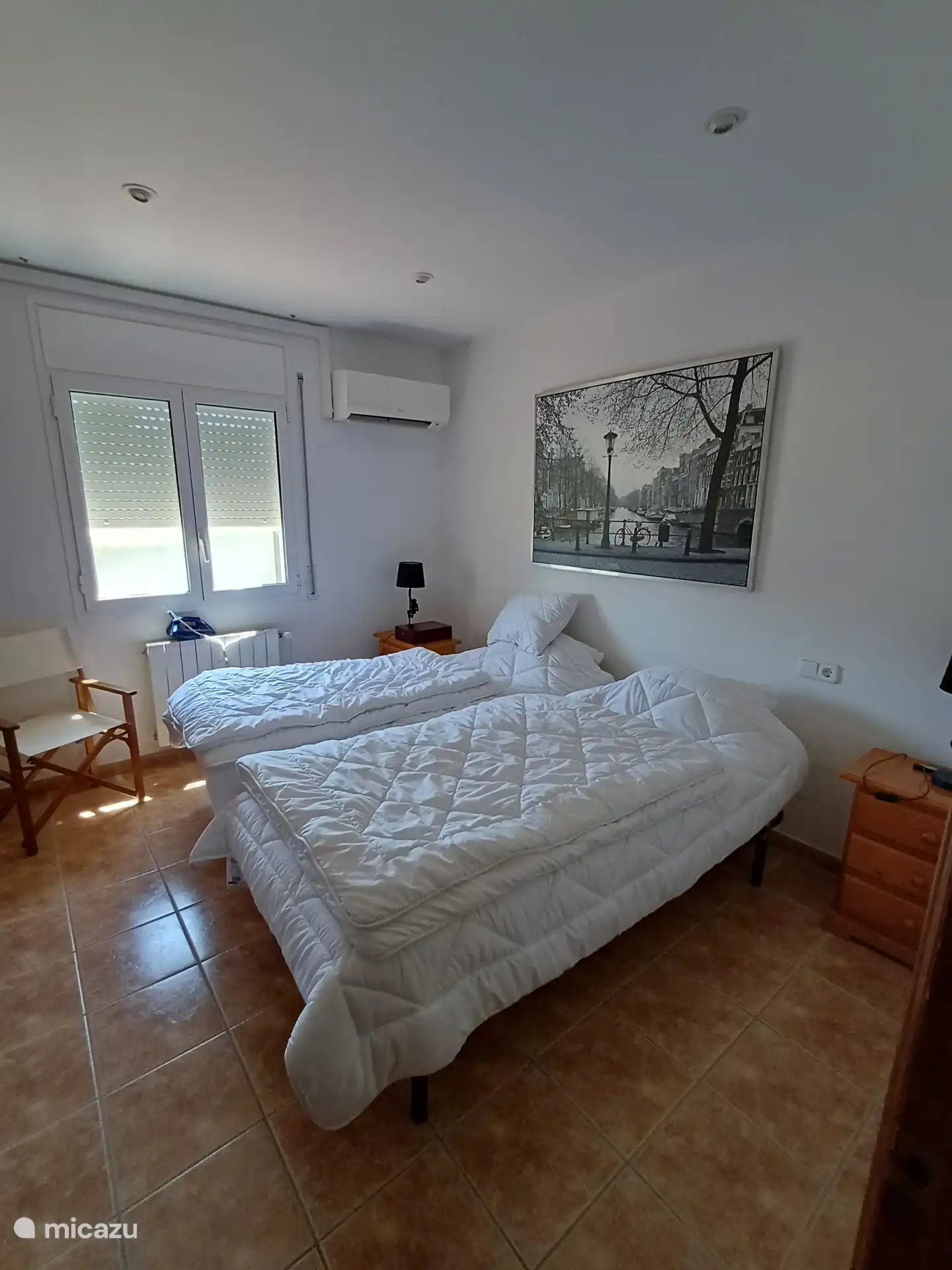 Chambre 2 à l’avant avec volet, climatisation et moustiquaire 