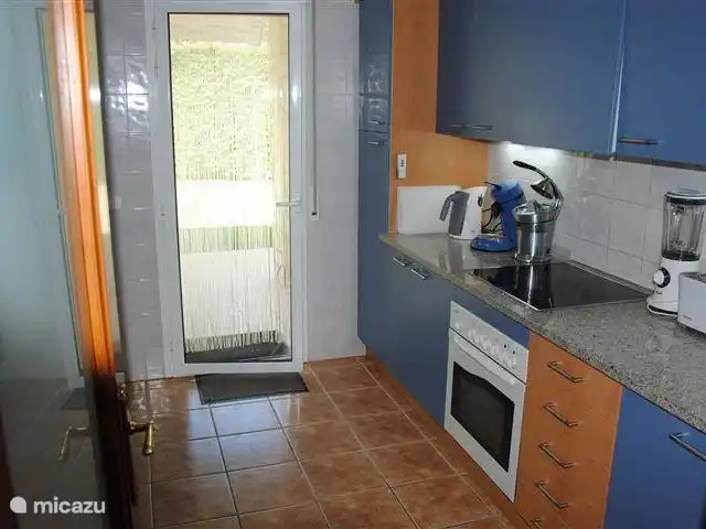 bungaló en España, Costa Brava, Pals – masa tomasi Cocina independiente con puerta a la terraza y al pasillo. La cocina está totalmente equipada, desde sandwichera, exprimidor hasta cafetera espresso y senseo.