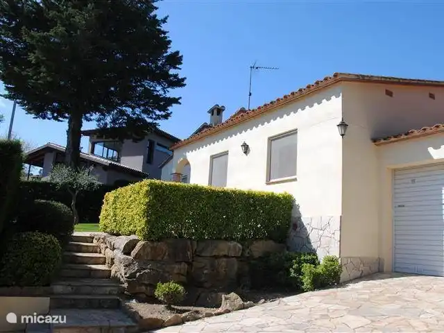 bungaló en España, Costa Brava, Pals – masa tomasi Frente con cochera.