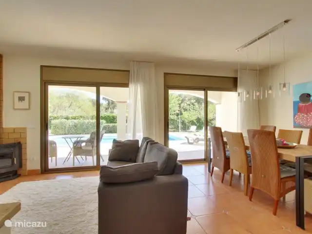 Casa Peters | Espagne, Costa Brava, Calonge - villa Coin repas et coin salon avec cheminée