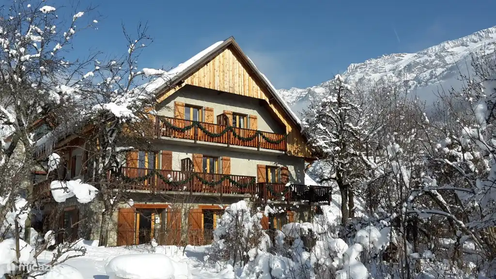 Rent Family Suite In Chalet Solneige In Vaujany Isere Micazu