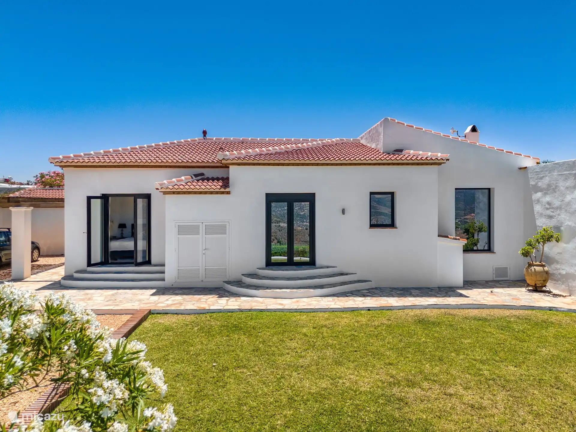 Nebenhaus mit Garten 