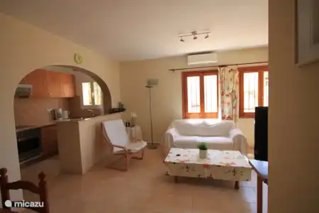 Vakantiehuis Spanje, Costa Blanca, Teulada appartement Casa Barbara woonkamer met open keuken