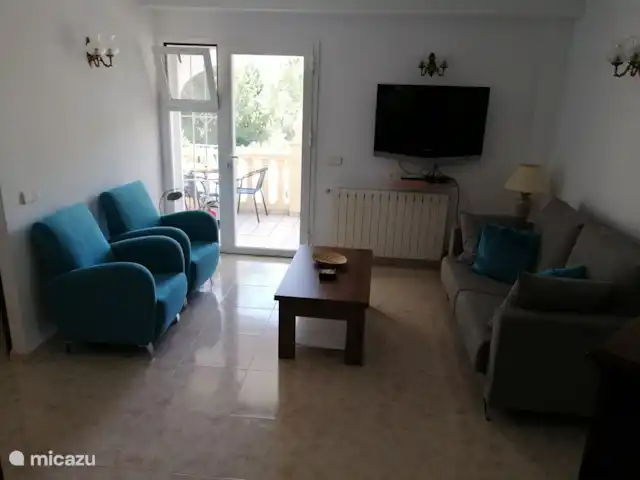 Casa Juliana | Espagne, Costa Blanca, Moraira - villa canapé et 2 chaises avec table basse (peut être surélevée)