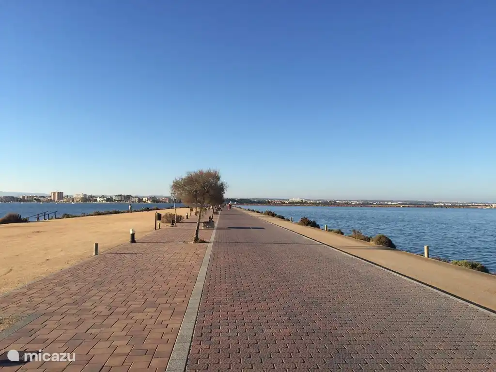 Radfahren zwischen den Salzseen