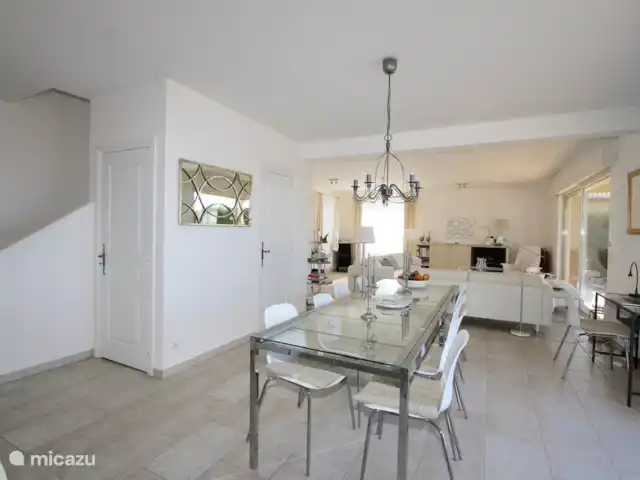 Villa Bonbonnette huren in Frankrijk, Côte d´Azur, Sainte-Maxime - villa Eet- / zitkamer, het geheel toont heel ruimtelijk.