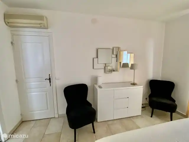 Villa Bonbonnette huren in Frankrijk, Côte d´Azur, Sainte-Maxime - villa Slaapkamer 1 en aangrenzende badkamer