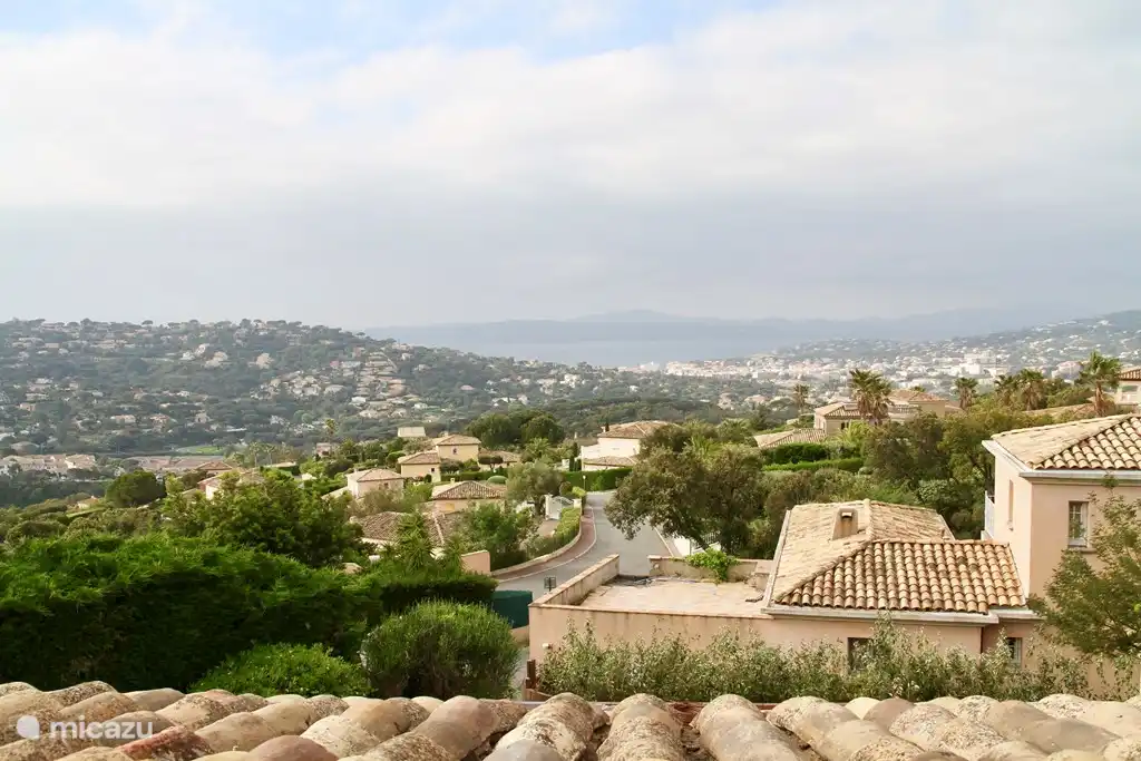 Blick aus Schlafzimmer 3 zeigt in die Bucht und St. Tropez