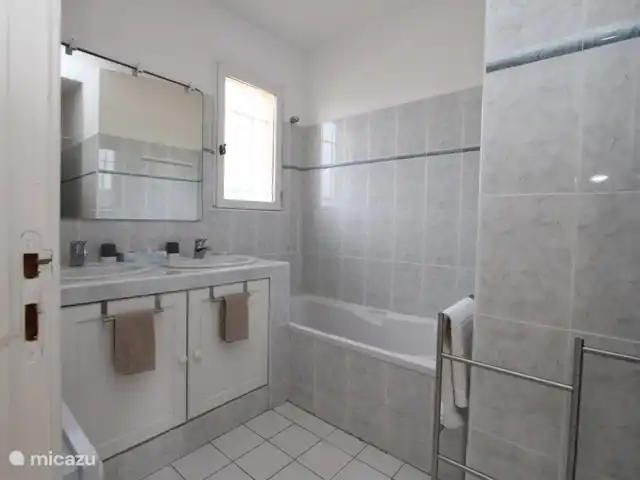 Villa Bonbonnette huren in Frankrijk, Côte d´Azur, Sainte-Maxime - villa Badkamer voor slaapkamers 2, 3 en 4