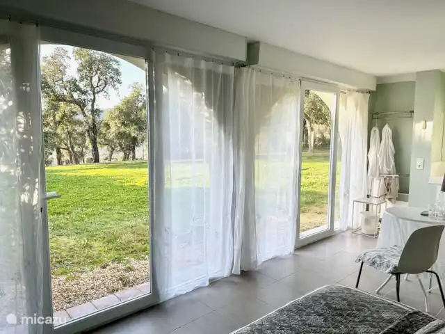 Villa Bonbonnette huren in Frankrijk, Côte d´Azur, Sainte-Maxime - villa Kamer 5 (tuinkamer) met uitzicht op de tuin en het natuurgebied