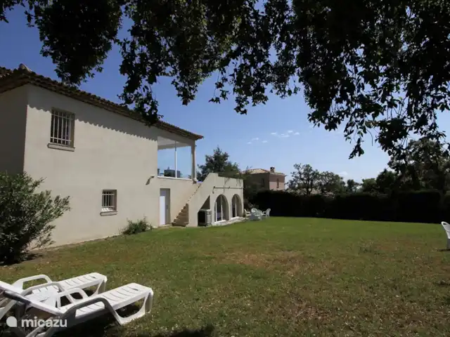 Villa Bonbonnette huren in Frankrijk, Côte d´Azur, Sainte-Maxime - villa Vlakke tuin westzijde huis aan grenzend aan het natuurgebied.