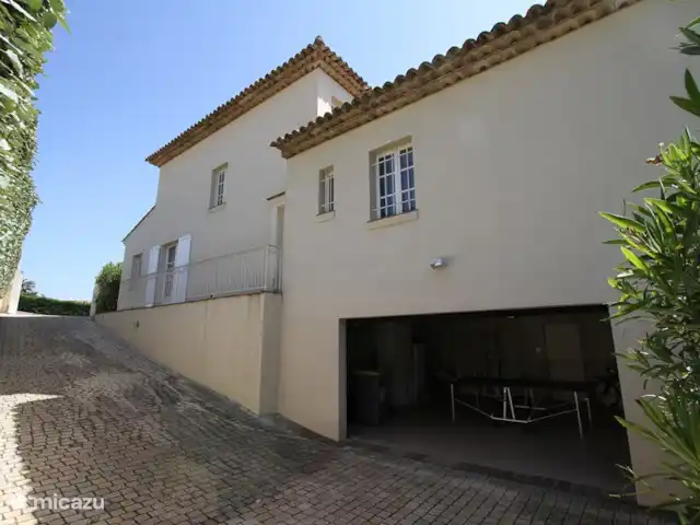 Villa Bonbonnette huren in Frankrijk, Côte d´Azur, Sainte-Maxime - villa Noordzijde huis - toegang vanaf de straat en toegang tot de garage - en de benedentuin.