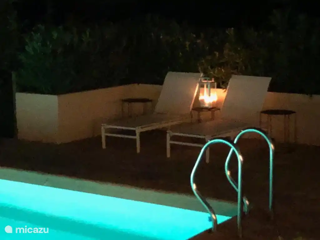 Schauen Sie sich nur die Sterne von den Sonnenliegen aus an....