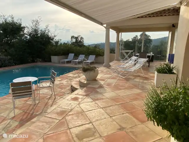 Villa Bonbonnette huren in Frankrijk, Côte d´Azur, Sainte-Maxime - villa Je kunt zowel in de zon als in de schaduw van het overdekte terras zitten