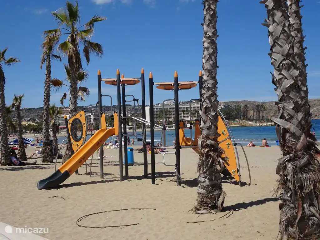 Equipos de juegos en la playa