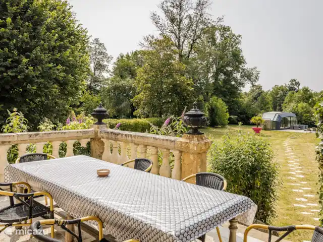 Château de Sarrazac | France, Dordogne, Sarrazac - manoir / château Terrasse