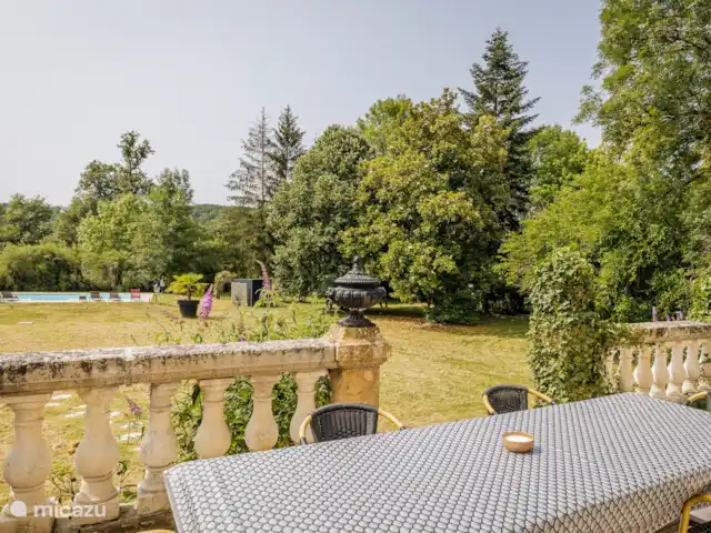 Château de Sarrazac | France, Dordogne, Sarrazac - manoir / château Terrasse