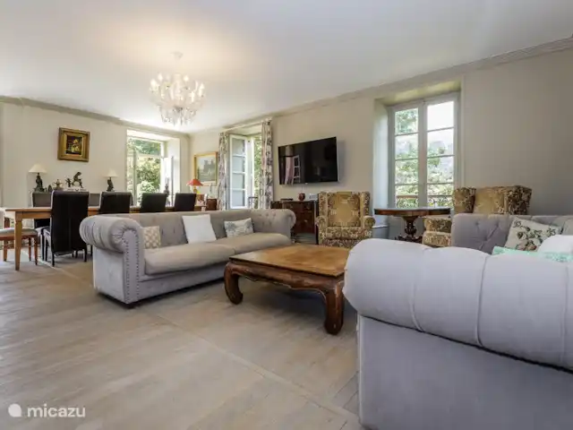 Château de Sarrazac | France, Dordogne, Sarrazac - manoir / château Le salon