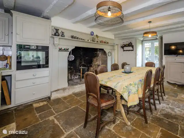 Château de Sarrazac | France, Dordogne, Sarrazac - manoir / château L’espace repas