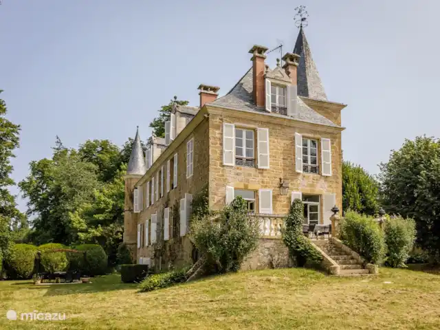 Château de Sarrazac | France, Dordogne, Sarrazac - manoir / château Le château