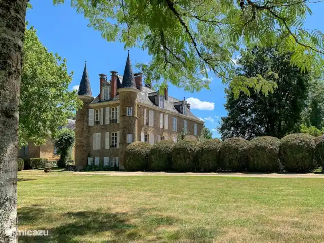 Château de Sarrazac | France, Dordogne, Sarrazac - manoir / château Le château
