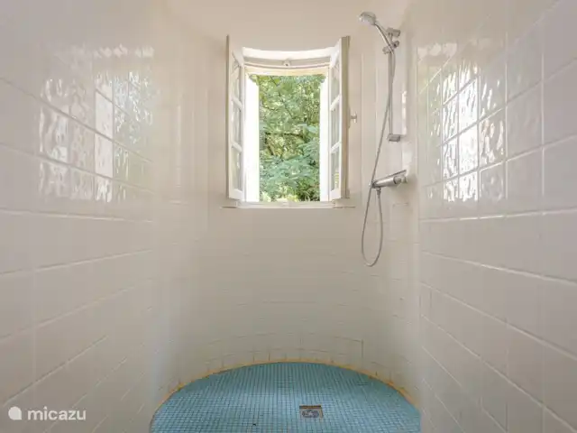 Château de Sarrazac | France, Dordogne, Sarrazac - manoir / château Salle de Bains