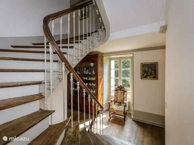 Château de Sarrazac | France, Dordogne, Sarrazac - manoir / château Escalier