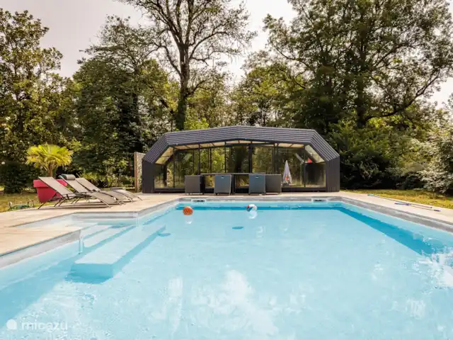 Château de Sarrazac | France, Dordogne, Sarrazac - manoir / château La piscine