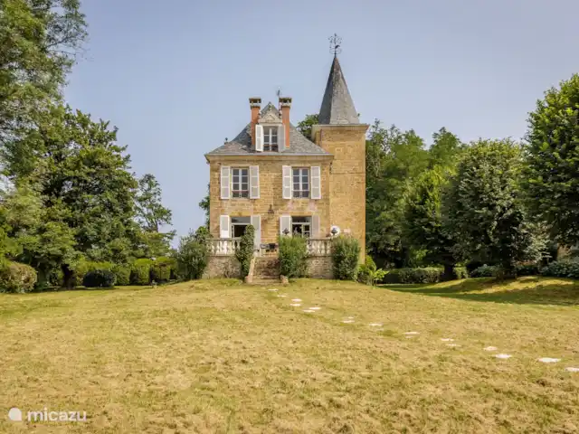 Château de Sarrazac | France, Dordogne, Sarrazac - manoir / château Le château