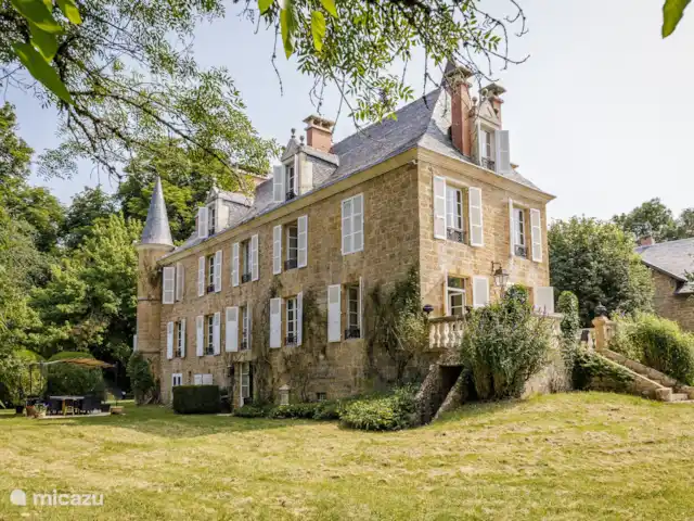 Château de Sarrazac | France, Dordogne, Sarrazac - manoir / château Le château