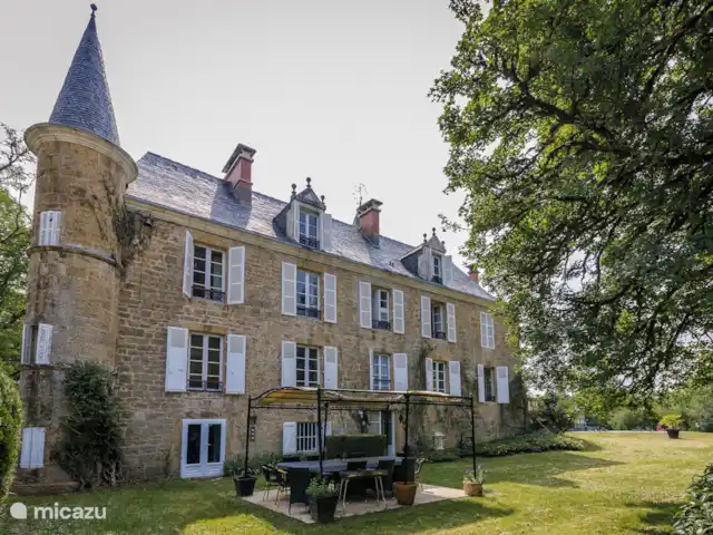 Château de Sarrazac | France, Dordogne, Sarrazac - manoir / château Le château