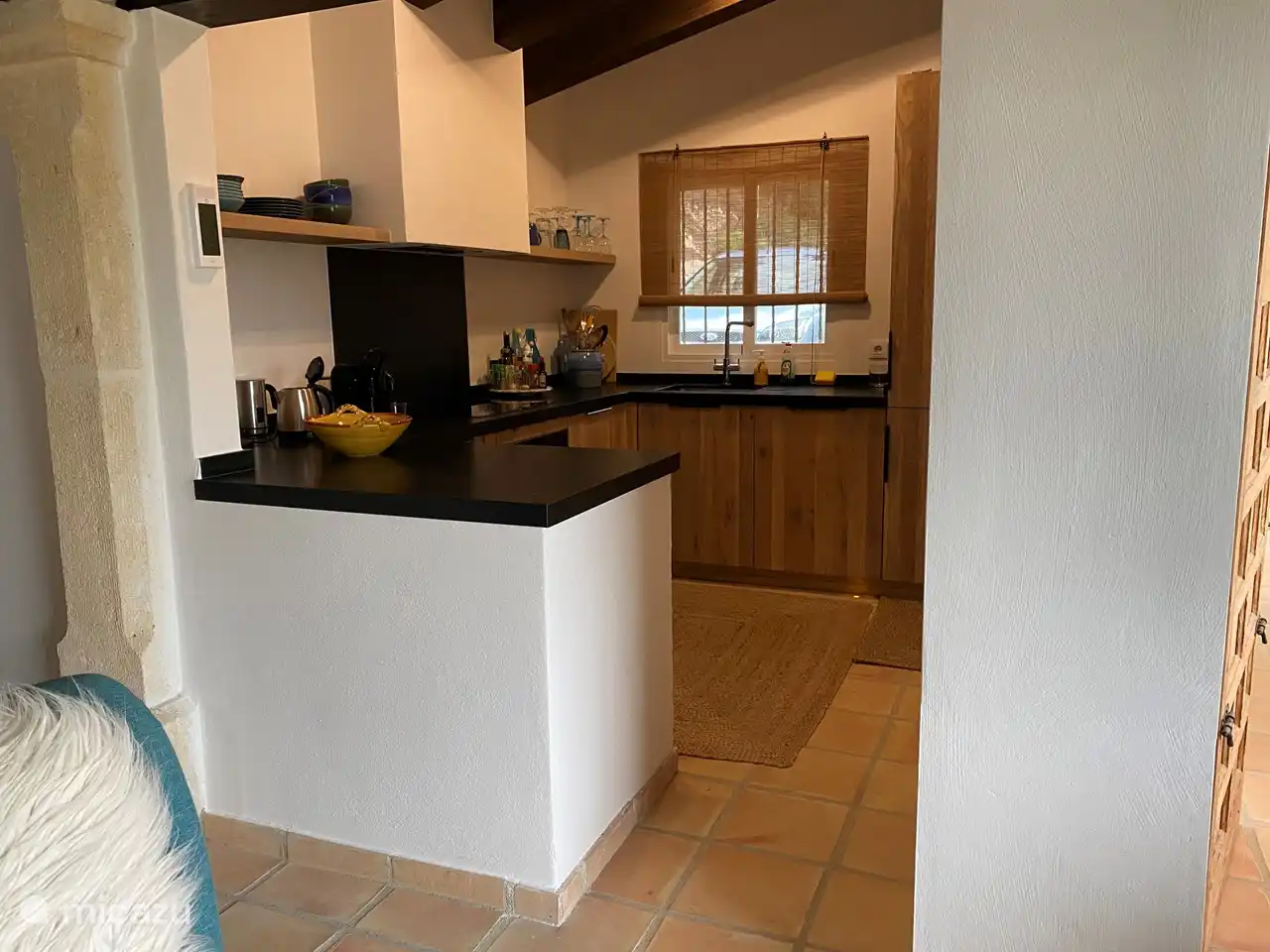 Atractiva cocina abierta totalmente equipada