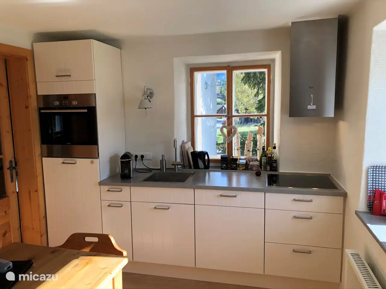 Volledig ingerichte keuken met afwasmachine