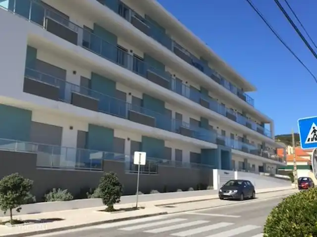 Location de Vacances Portugal, Costa de Prata, São Martinho do Porto, appartement - Bel appartement d'angle avec grande terrasse vue de côté du bâtiment Clerigo